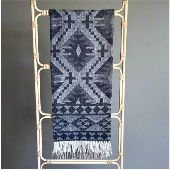 ARTZNL 100% Baby Alpaca Throw Blanket Black Diamond Large Luxury Soft All Season - Picture 2 of 8